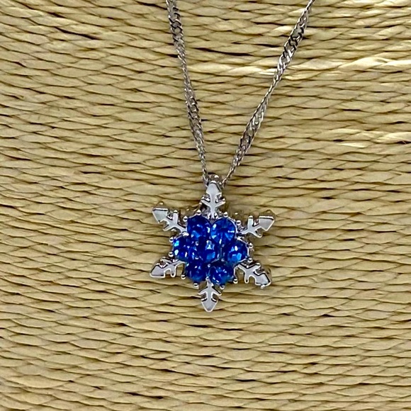❄️ LAST ONE ✨HOST PICK✨ 💙 Crystal Snowflake_NWT - Picture 3 of 4
